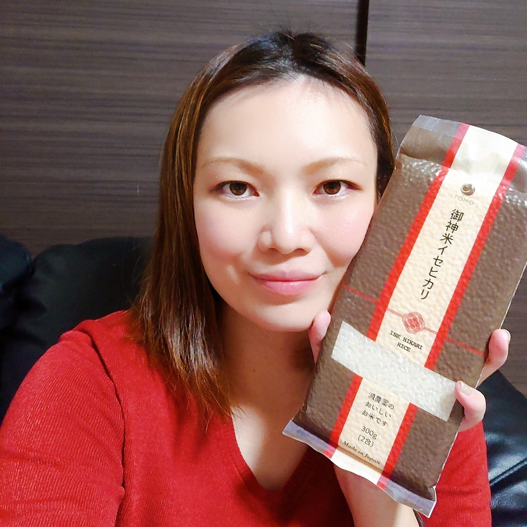 供TOMO御神米イセヒカリ、炊き上がったお米はキラキラとキレイ😆