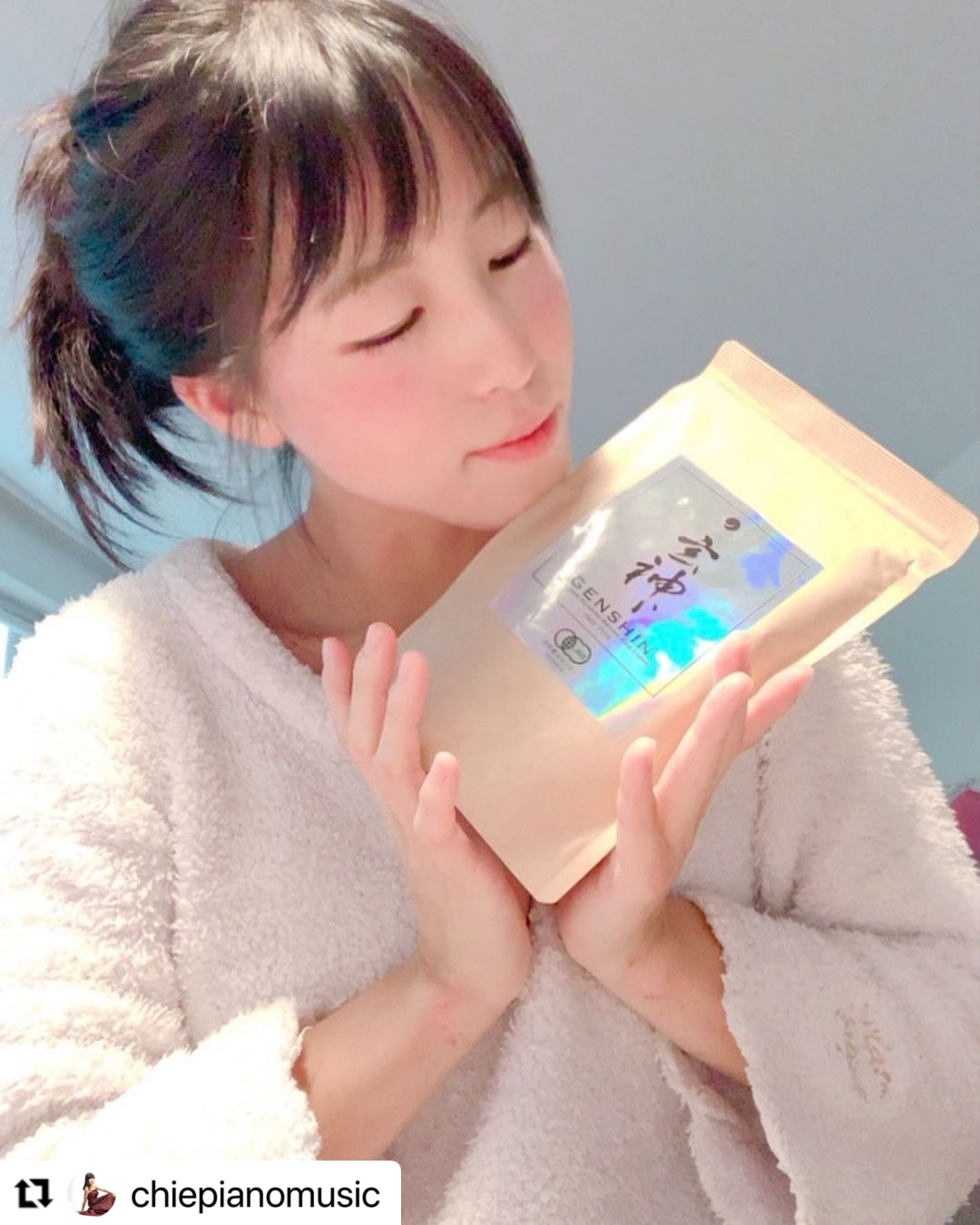 「デトックス効果があって、美容にも良く、ノンカフェインなので、子供も、妊娠中でも安心して飲めます!」供TOMOカフェ玄神 ・Le Café Genshin (café japonais au riz) est une alternative naturelle au café